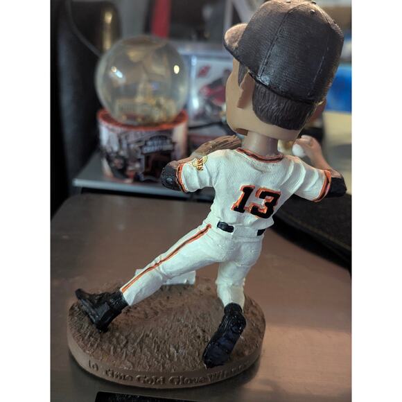 Omar Vizquel Bobblehead 2006 Gold Glove SGA San Francisco Giants Cleveland - Picture 2 of 3